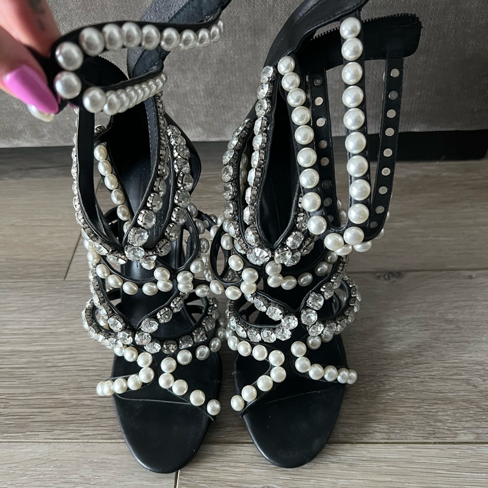 JENNIFER LE BEADED AND PEARL HEELED SANDAL